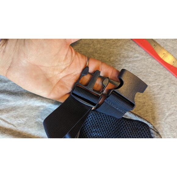 NWT Converse All Star Chuck Taylor Grey/ Multi Crossbody, Fanny Pack, Waist Bag - Picture 11 of 13